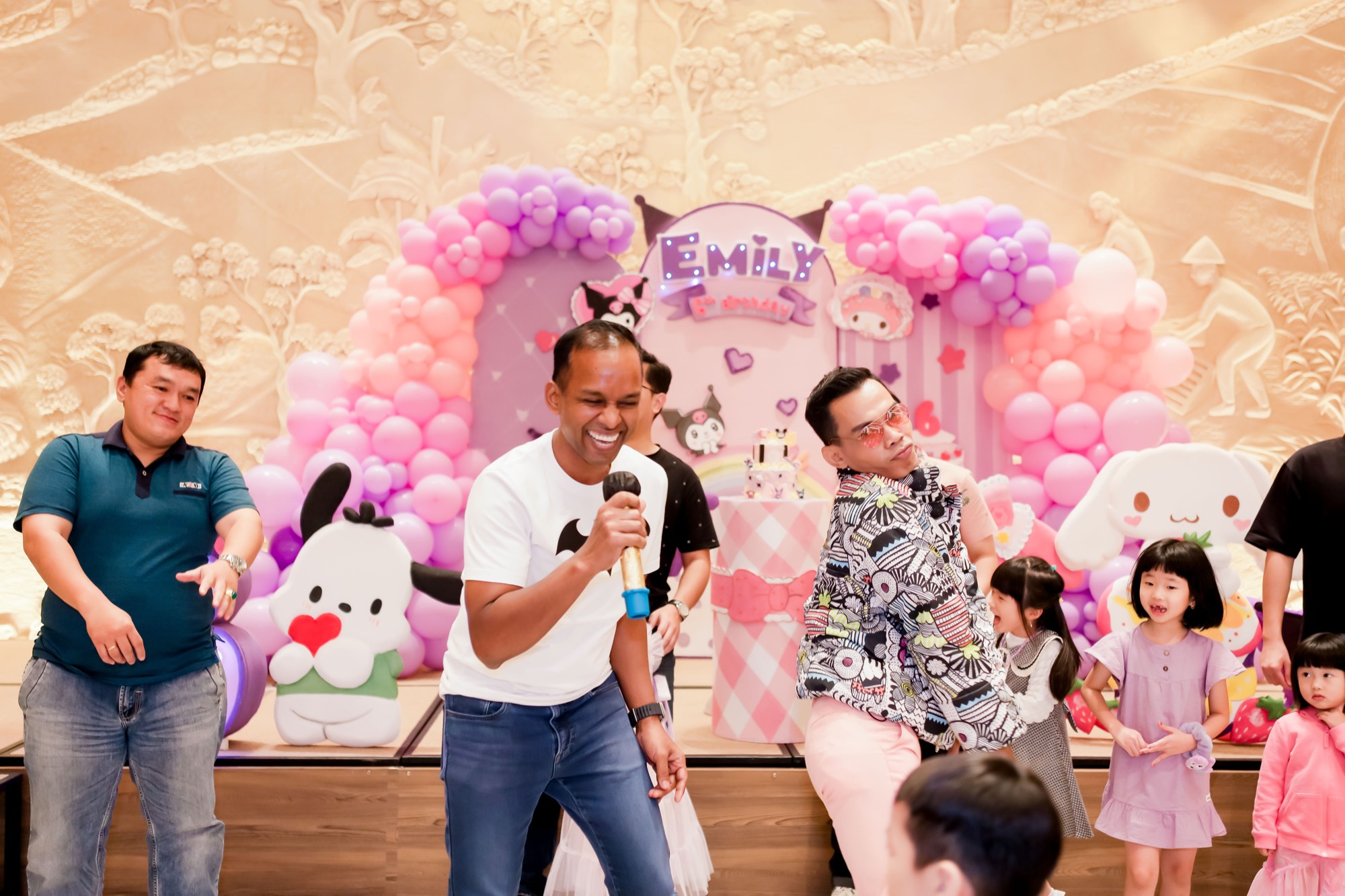 Rayakan Momen Sweet Seventeen Berkelas Martmut
